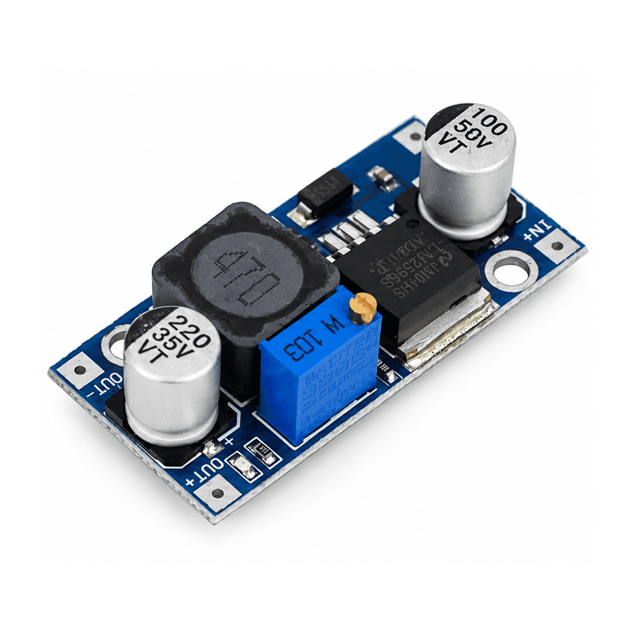 Module LM2596 góc nghiêng, cuộn cảm 470 và biến trở xanh — ảnh minh hoạ AI theo ảnh mẫu thực tế